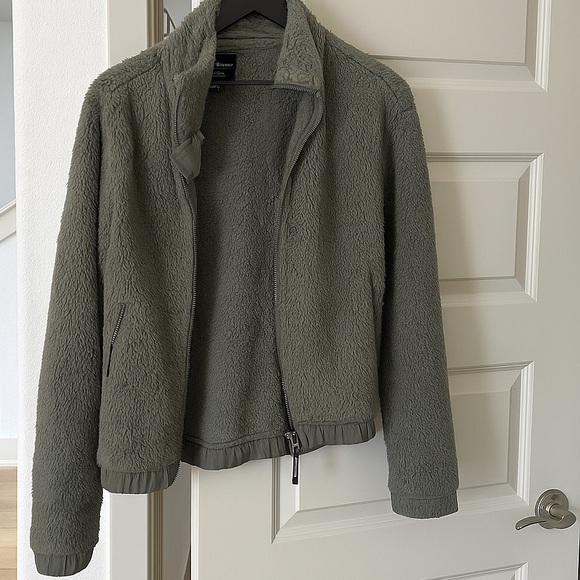 Vuori Olive Teddy Jacket - Picture 3 of 10